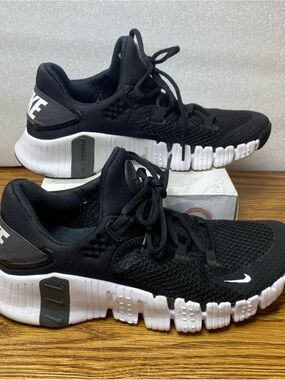 Nike Free Metcon 4 Shoes Mens Size 6 Black White Athletic Training Gym Sneakers